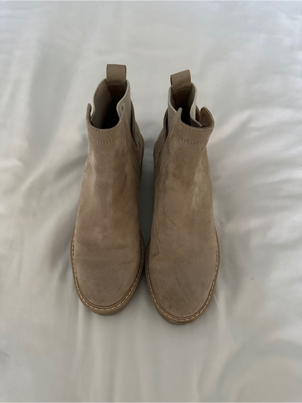 Dolce Vita Chelsea Boots in Beige Suede